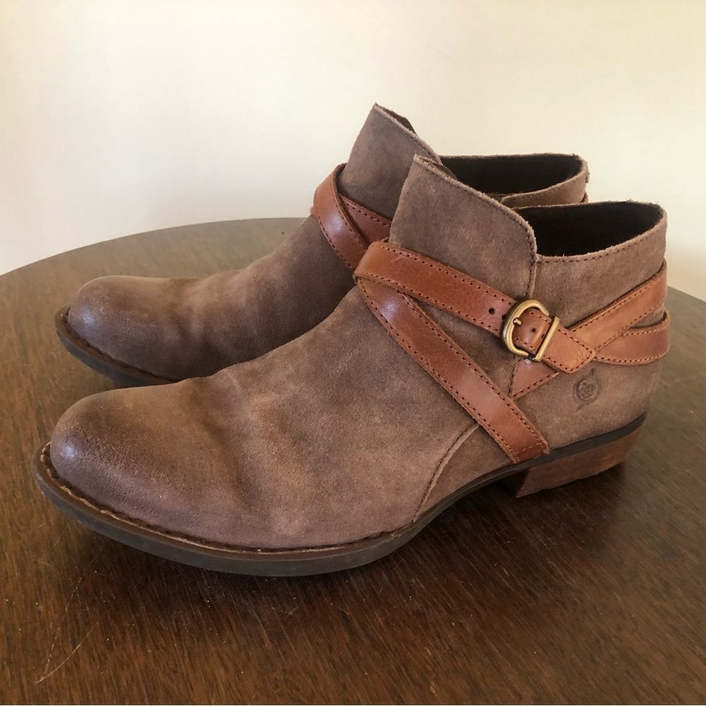 Born Kelle ankle boot in distressed taupe leather (7.5)
